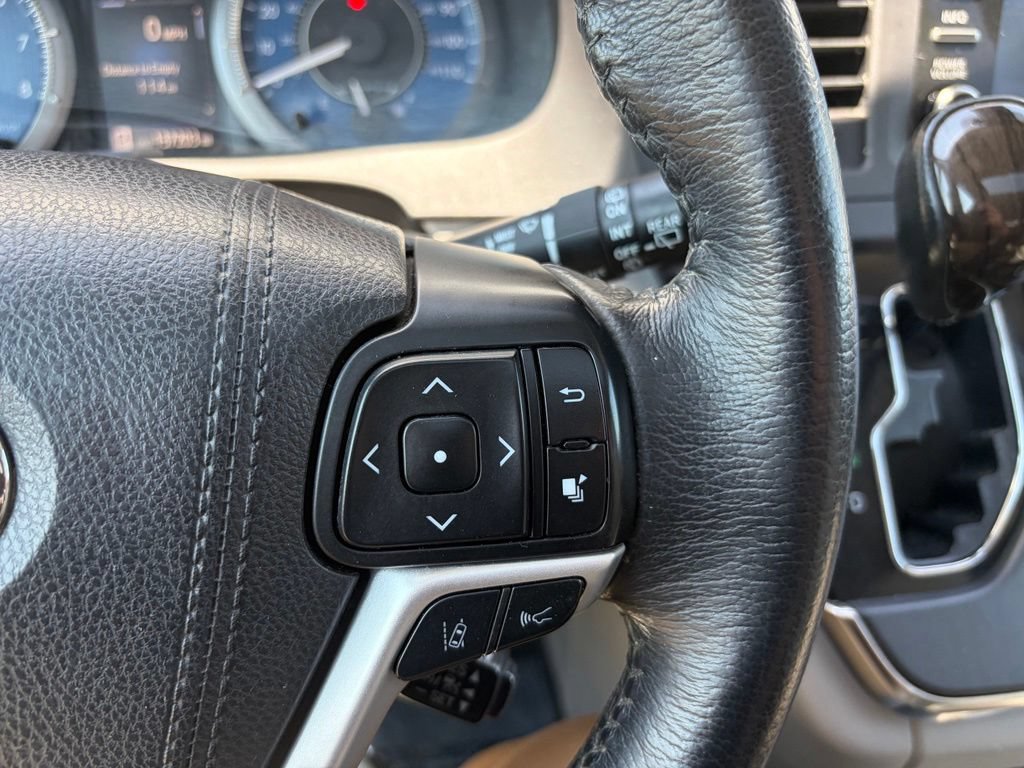 Used 2018 Toyota Sienna XLE w/ Carpet Mat Package FWD image 36
