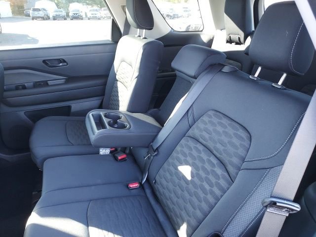 New 2025 Nissan Pathfinder SV image 13