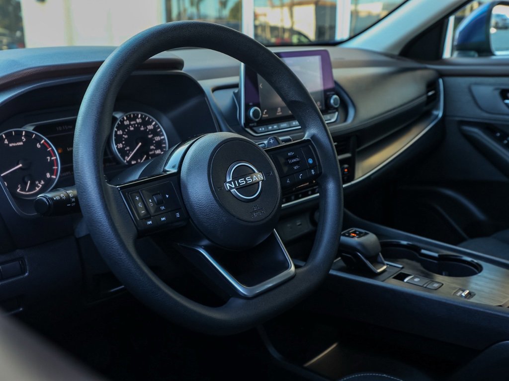 Used 2023 Nissan Rogue SV image 14