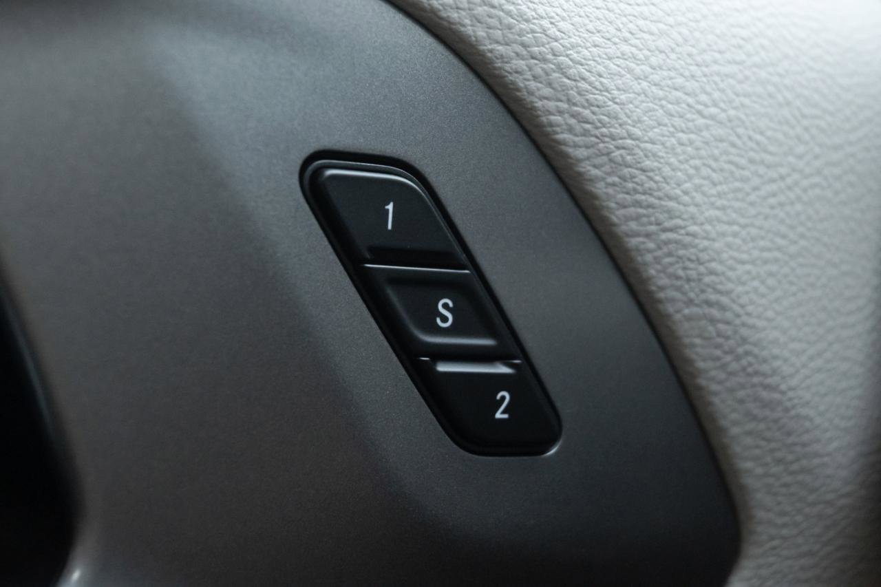 Used 2024 Chrysler Pacifica Touring-L image 34