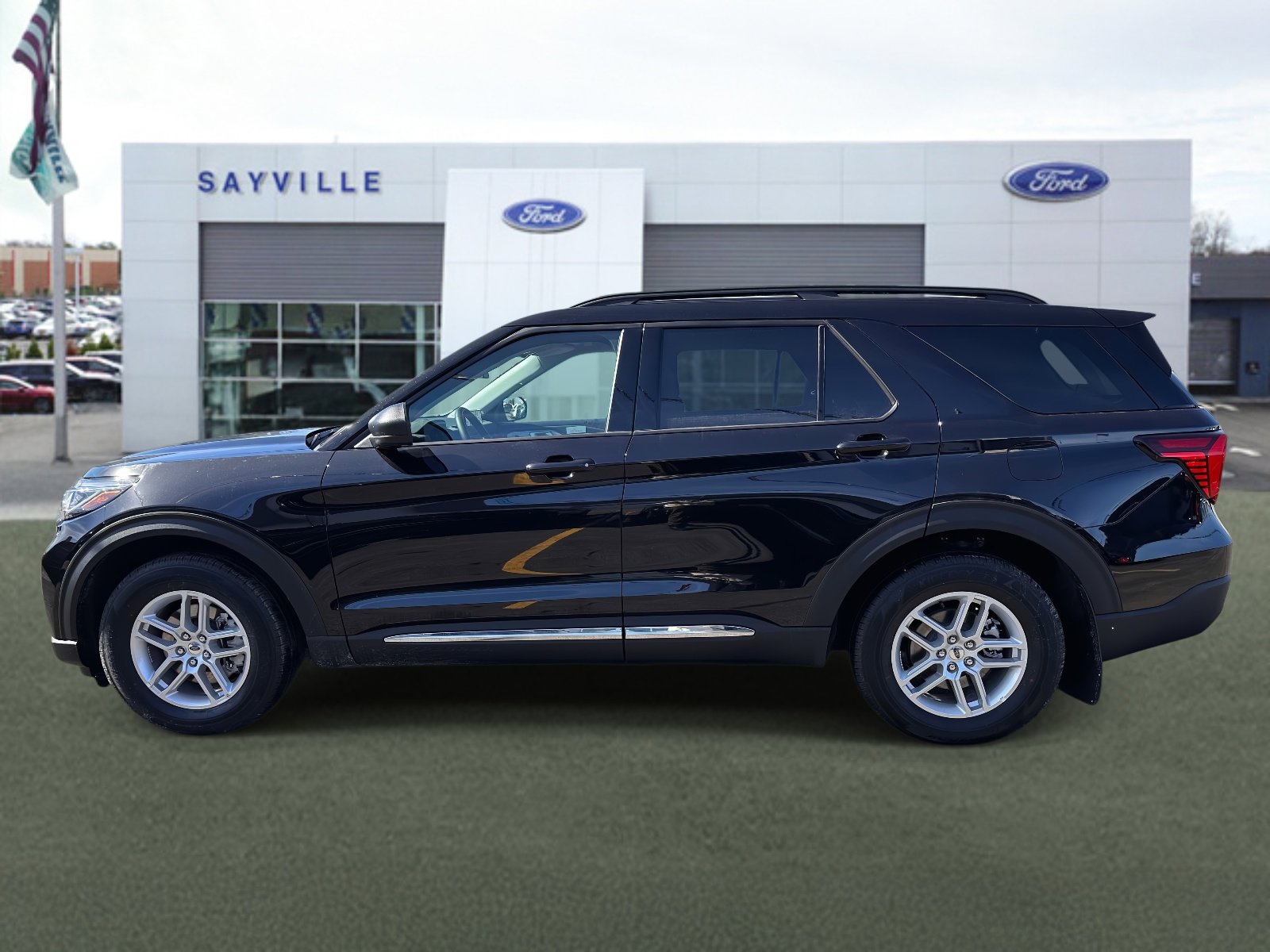 Used 2025 Ford Explorer Active image 2