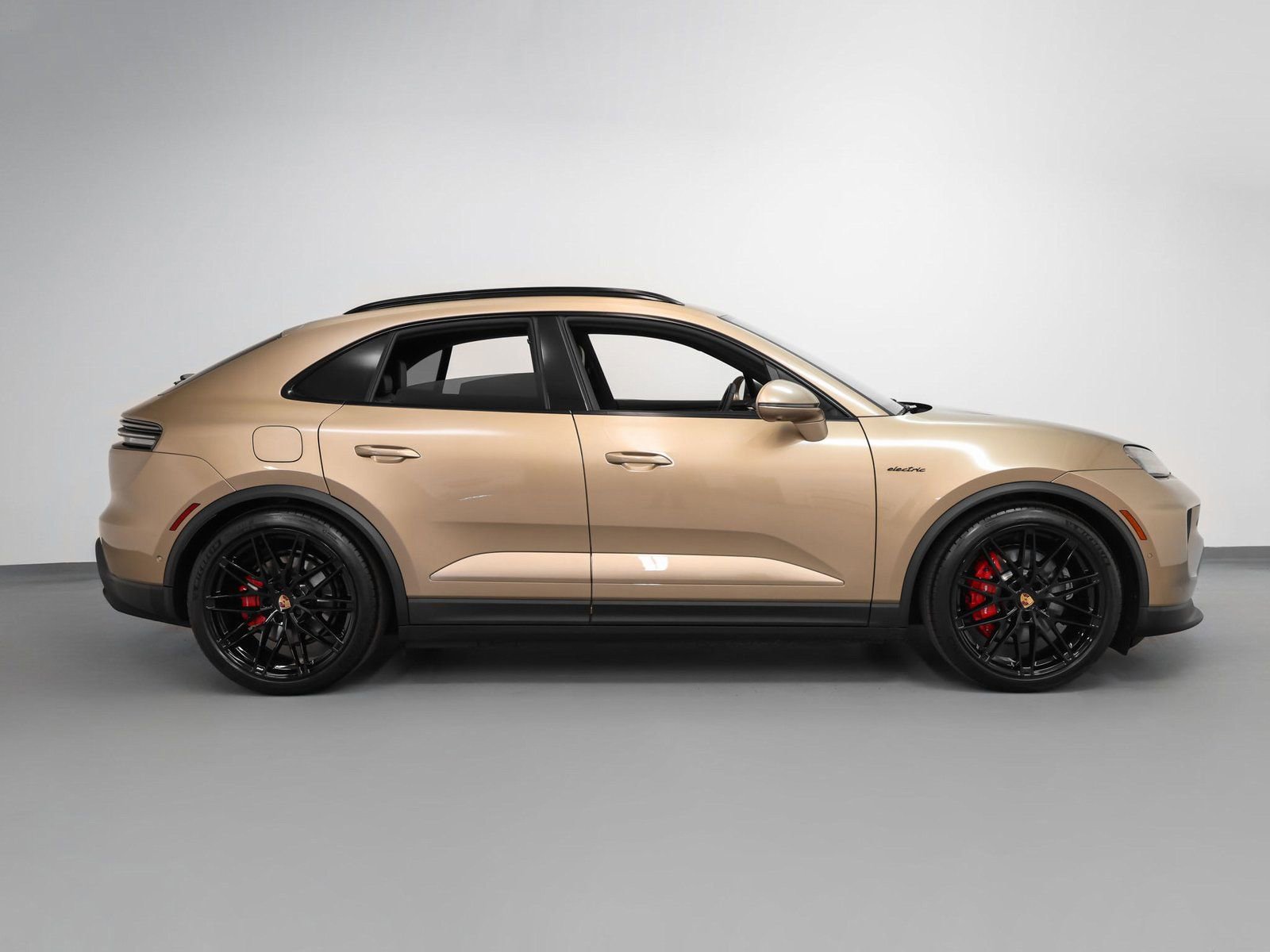 New 2025 Porsche Macan 4S Electric image 13