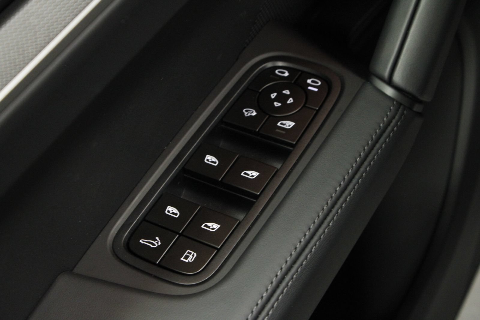 New 2026 Porsche Cayenne S AWD/4WD image 26