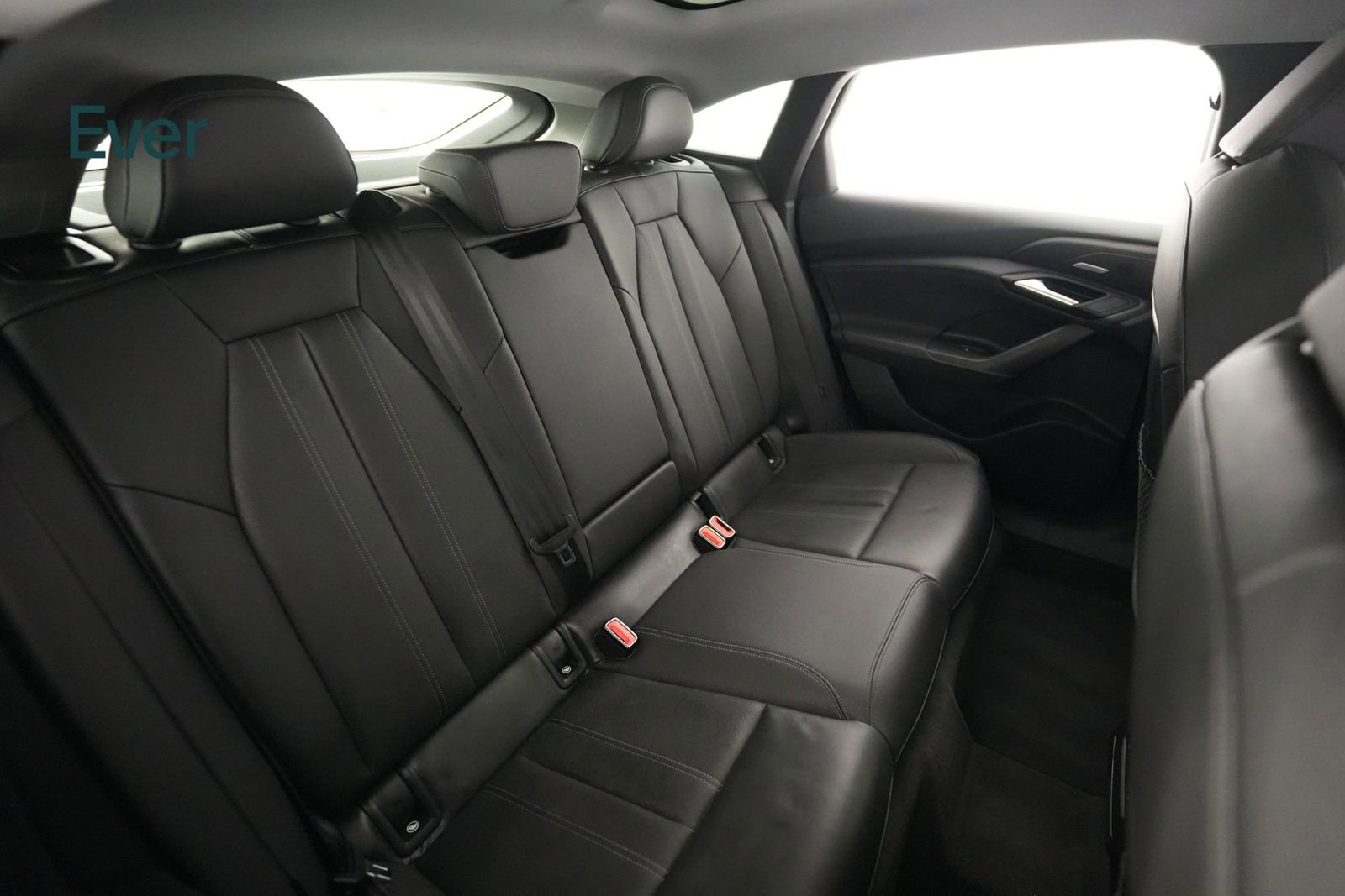 Used 2025 Audi A6 e-tron Premium Plus w/ Premium Plus RWD image 5