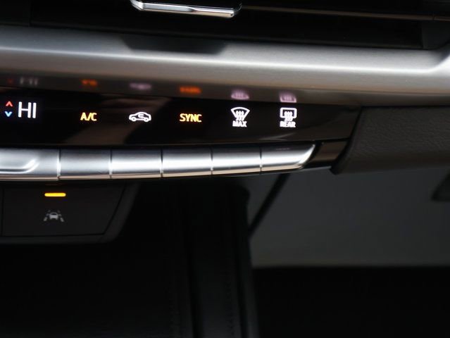 Certified 2025 Cadillac XT4 Premium Luxury FWD image 28