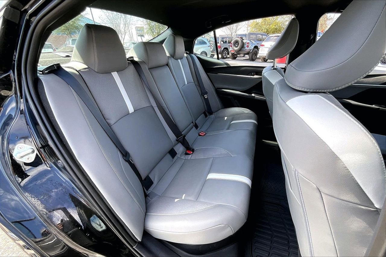 Used 2025 Toyota Camry SE image 22