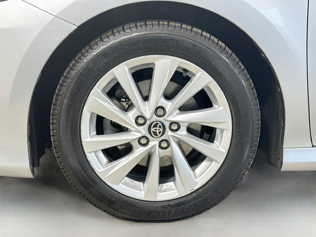 Used 2022 Toyota Camry LE AWD/4WD image 36