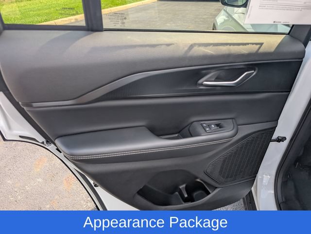 Used 2025 Jeep Grand Cherokee Altitude AWD/4WD image 11
