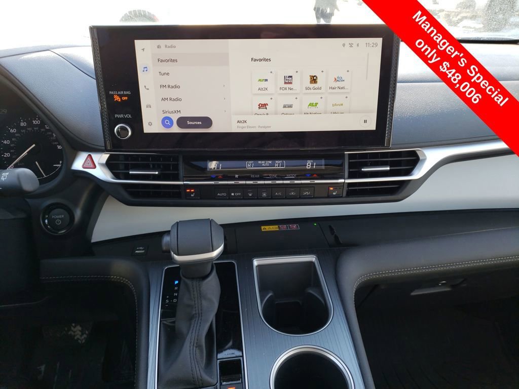 Used 2025 Toyota Sienna XLE image 16