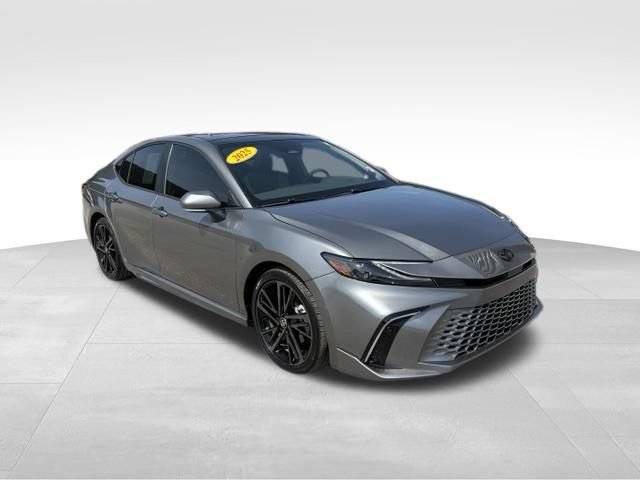 Used 2025 Toyota Camry XSE FWD image 8