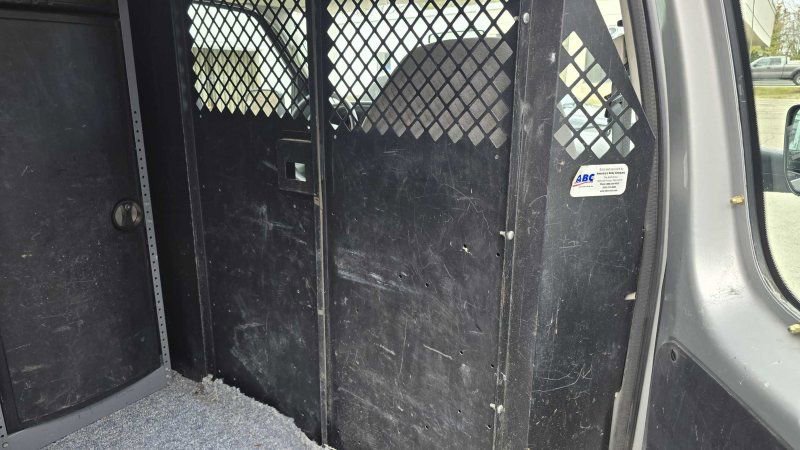 Used 2006 Ford E-150 and Econoline 150 RWD image 30