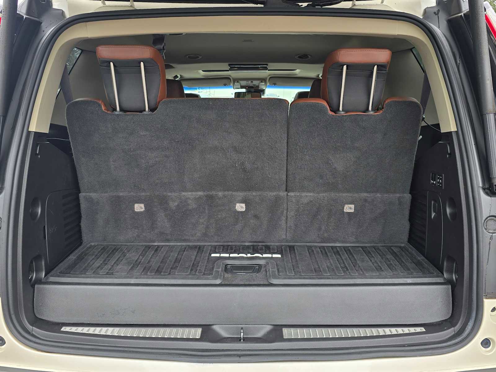 Used 2015 Cadillac Escalade Premium AWD/4WD image 14