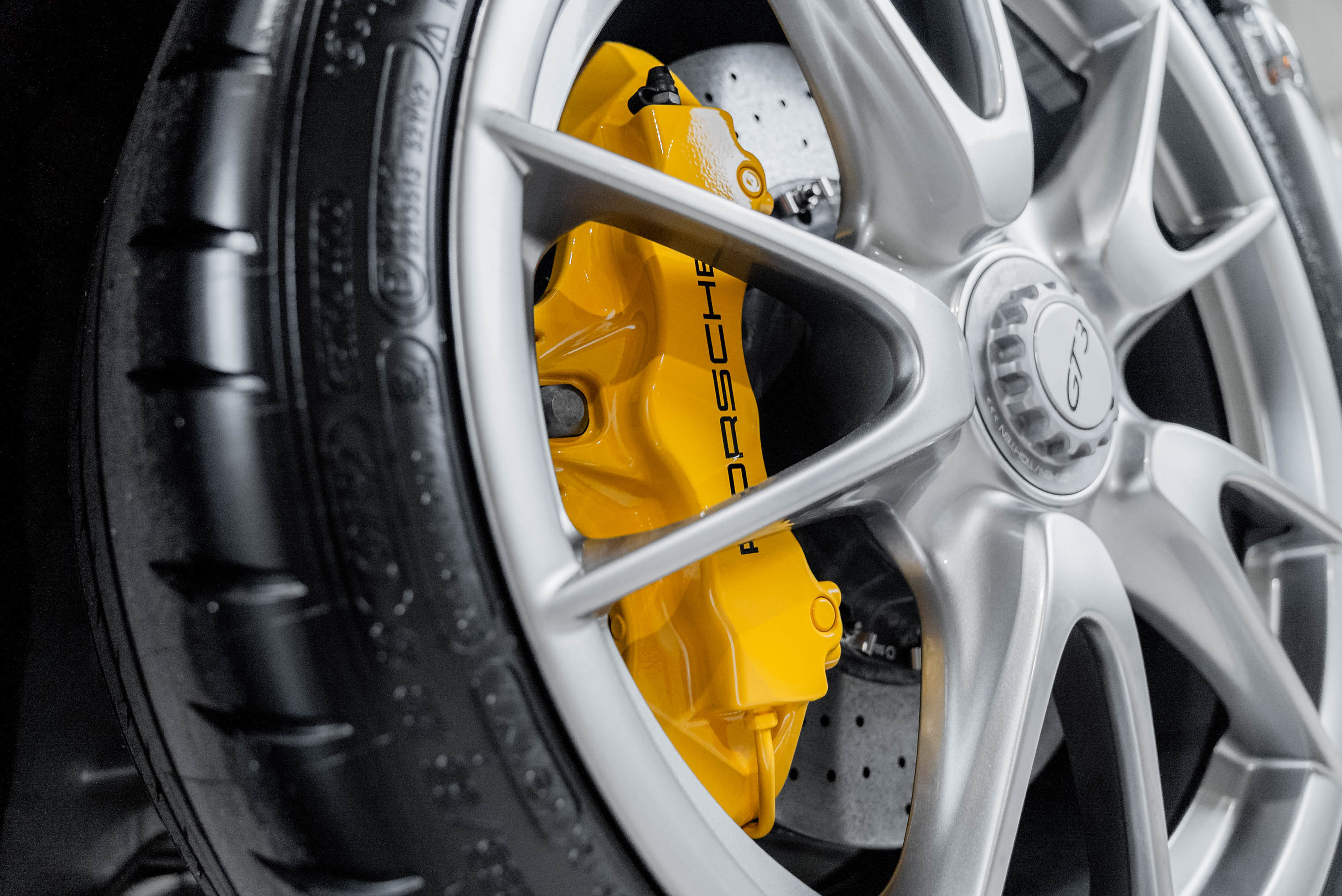 Used 2010 Porsche 911 GT3 RWD image 18