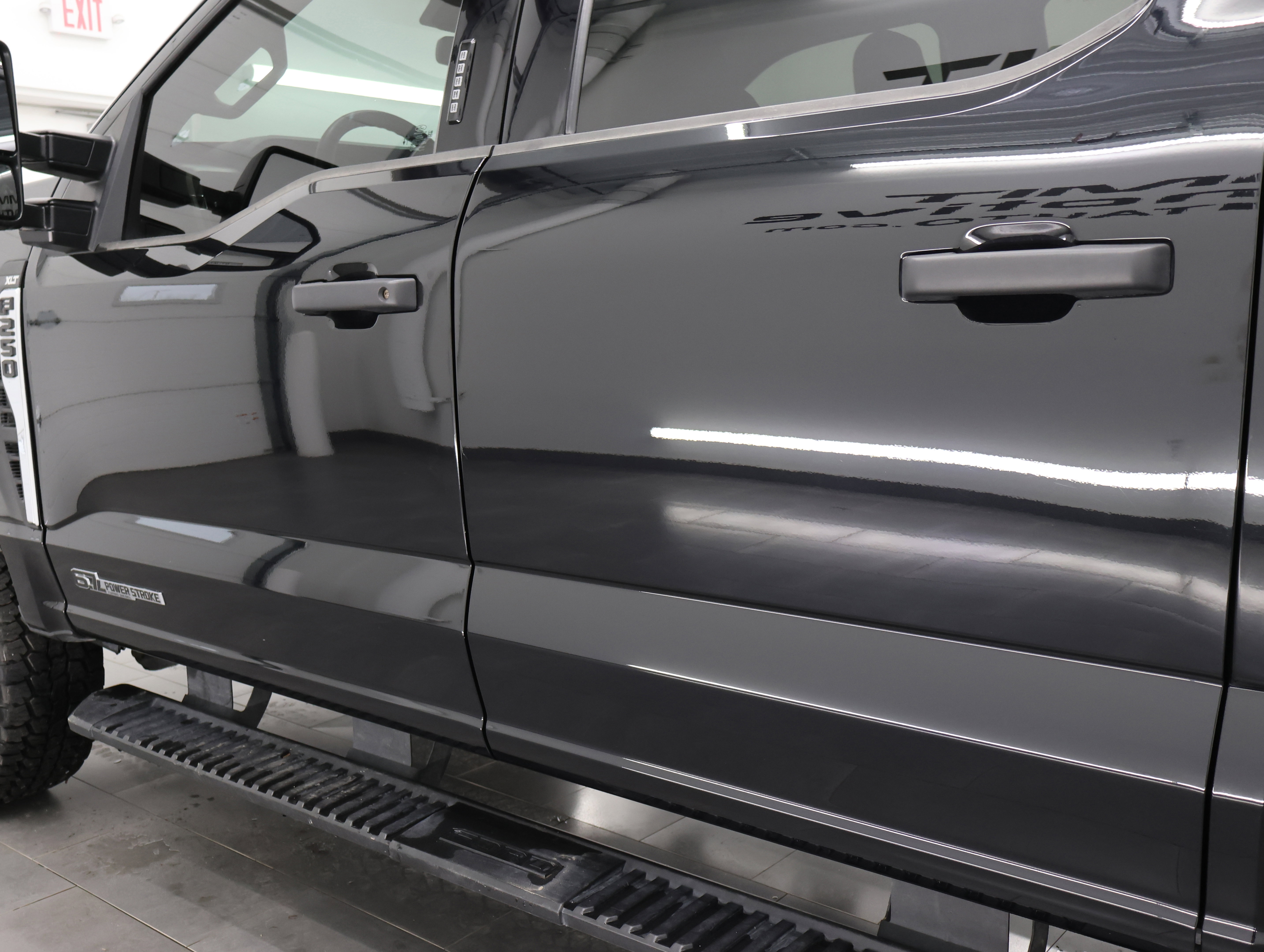 Used 2023 Ford F250 XLT w/ FX4 Off-Road Package image 31