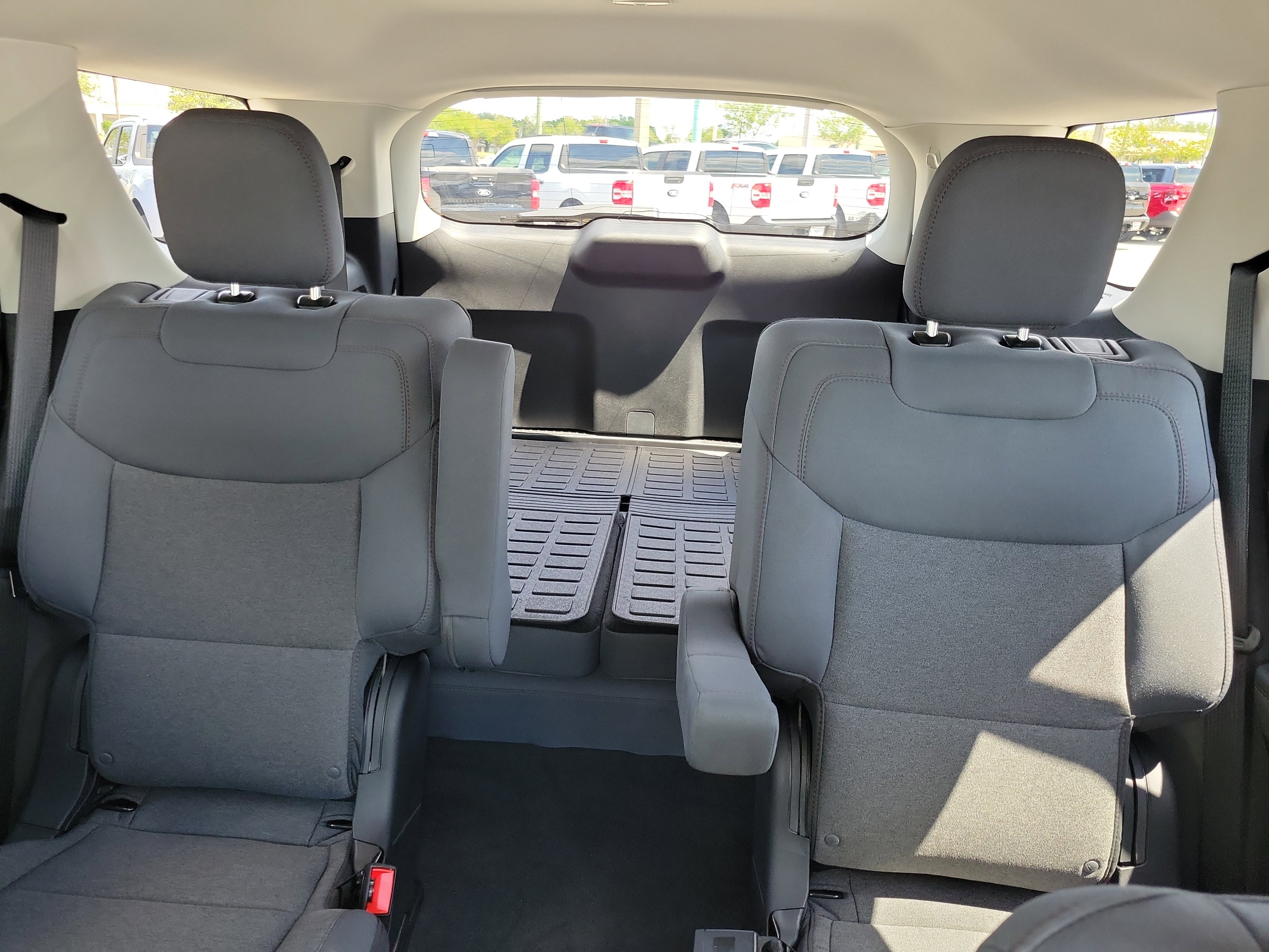 Used 2025 Ford Explorer Active AWD/4WD image 11