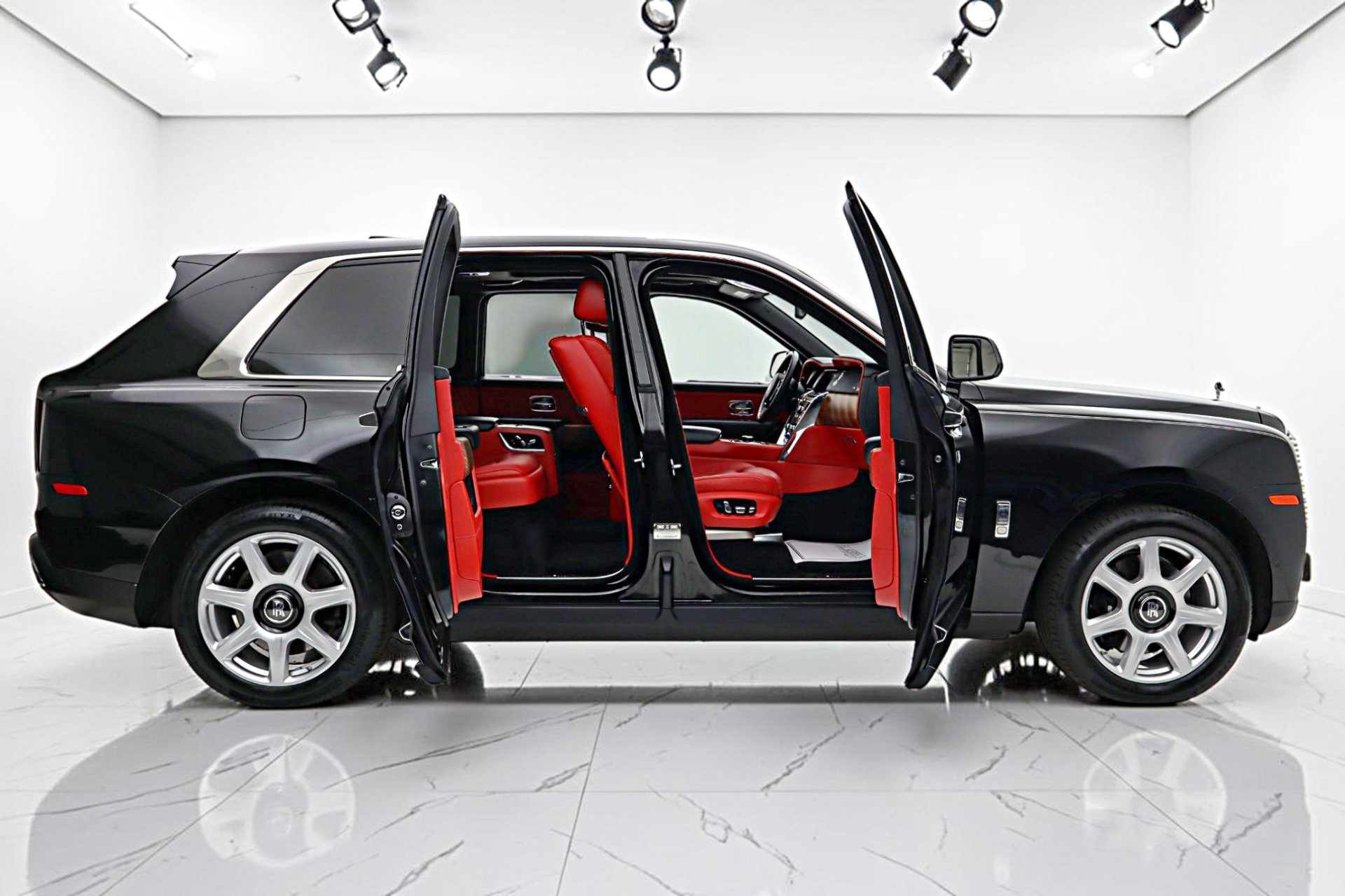 Used 2019 Rolls-Royce Cullinan AWD/4WD image 12