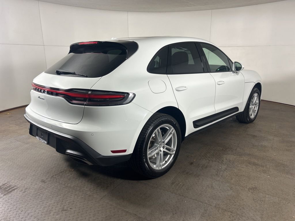 Certified 2025 Porsche Macan image 7