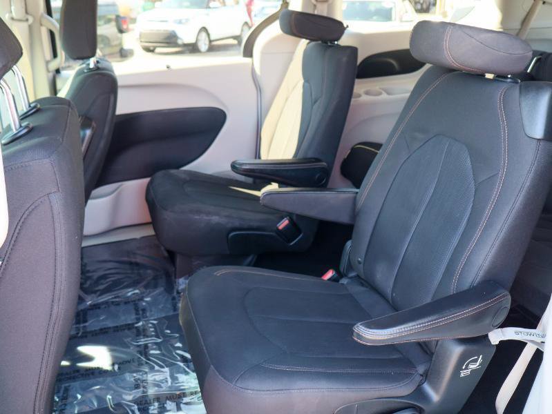 Used 2020 Chrysler Pacifica Touring w/ Cold Weather Group image 11