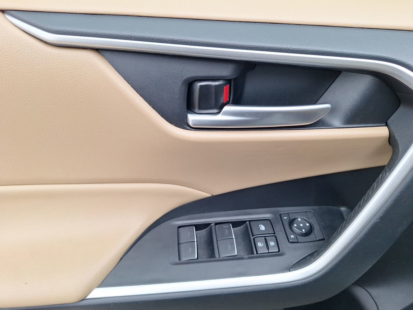 Used 2024 Toyota RAV4 XLE Premium image 17