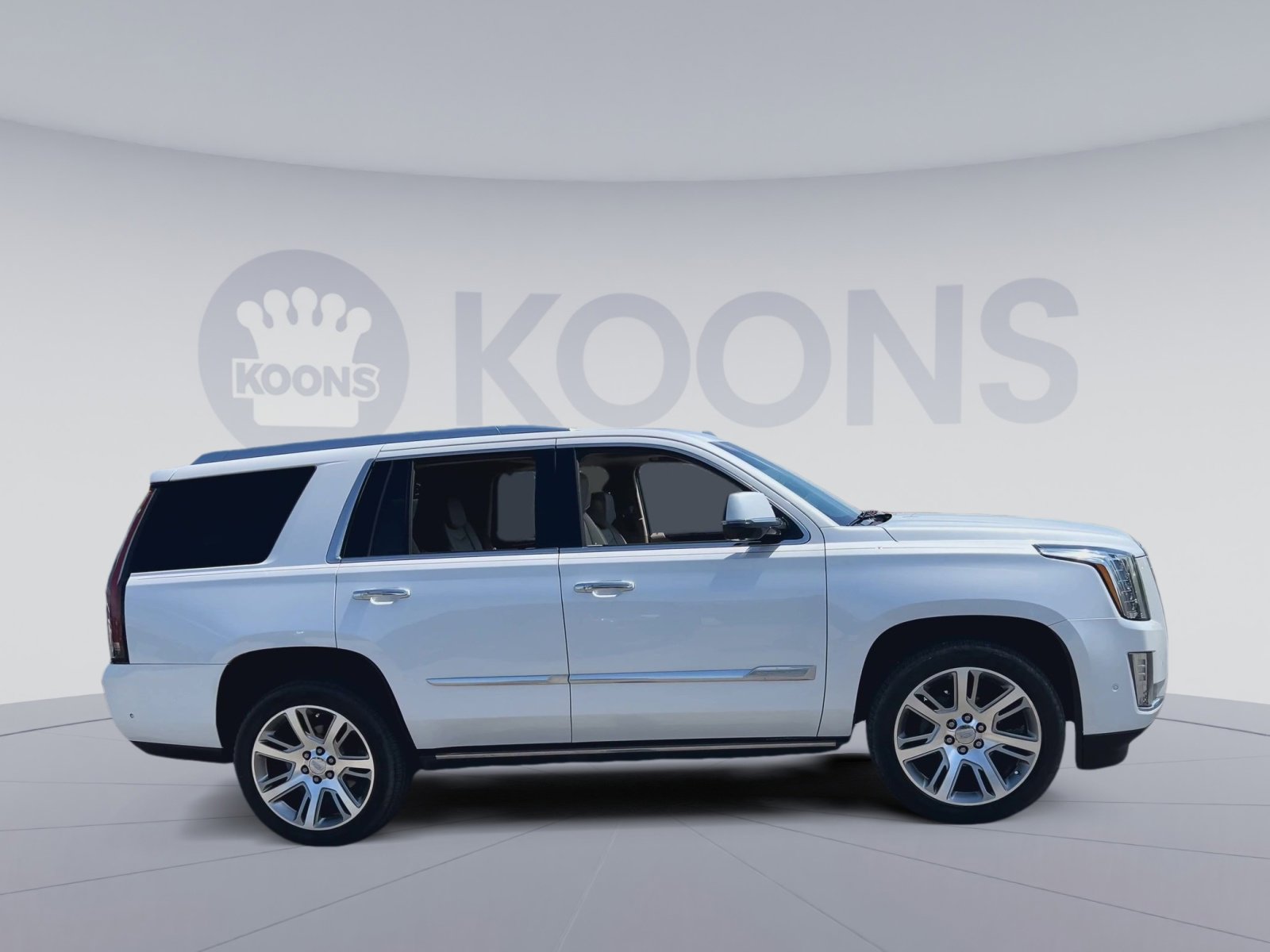 Used 2018 Cadillac Escalade Premium Luxury RWD image 2