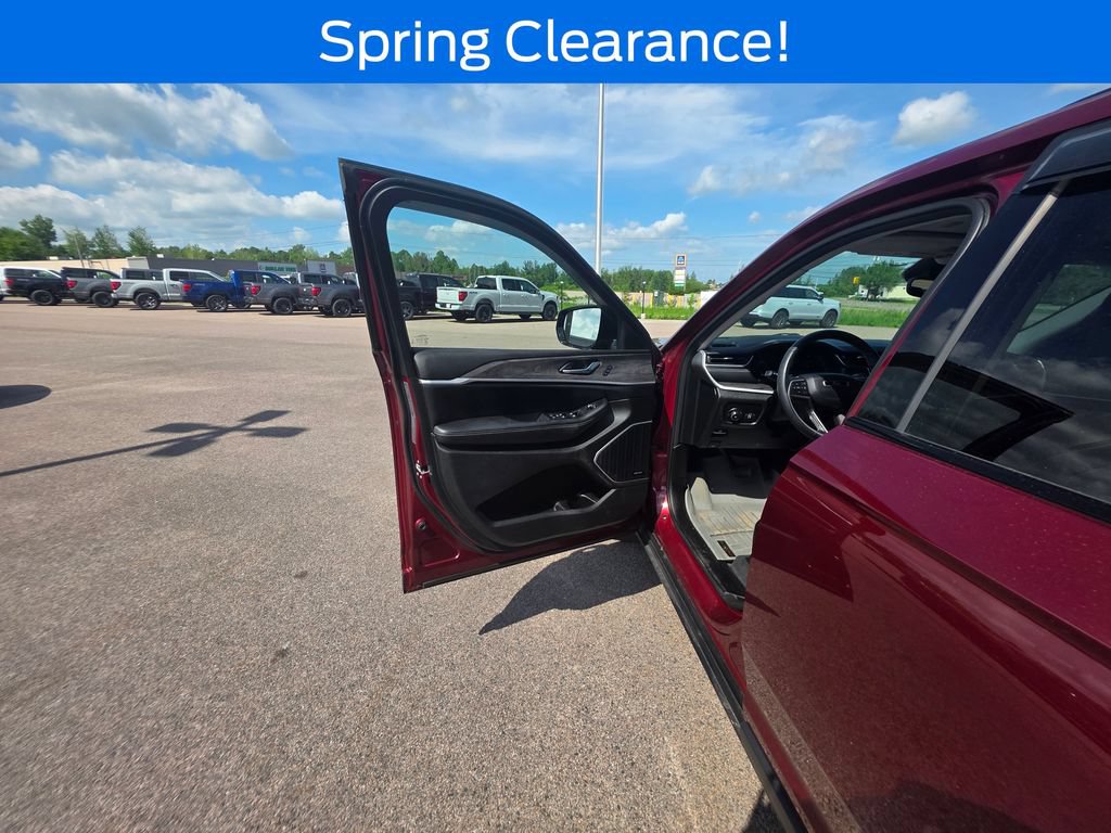 Used 2022 Jeep Grand Cherokee Limited AWD/4WD image 13