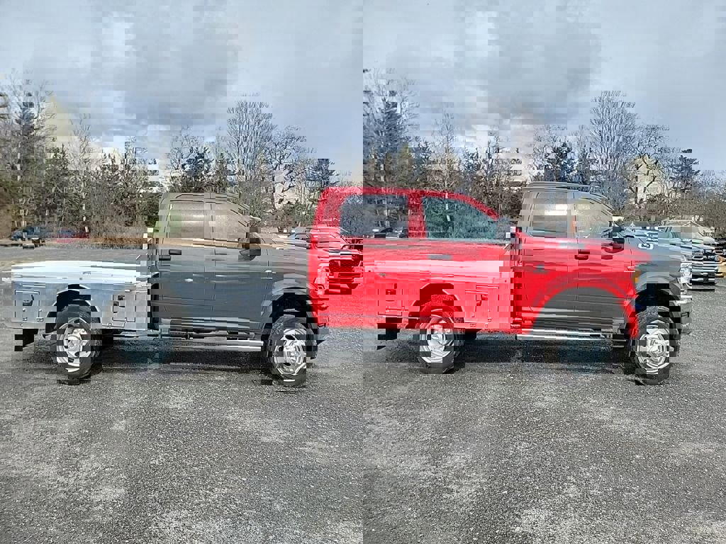 New 2024 RAM 5500 Tradesman w/ Chrome Appearance Group image 4