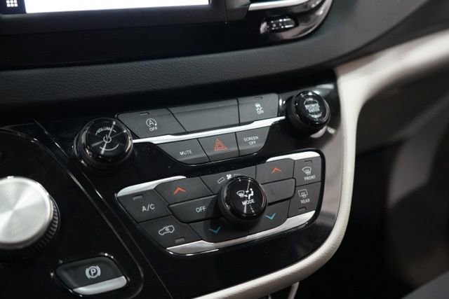 Used 2023 Chrysler Voyager LX FWD image 27