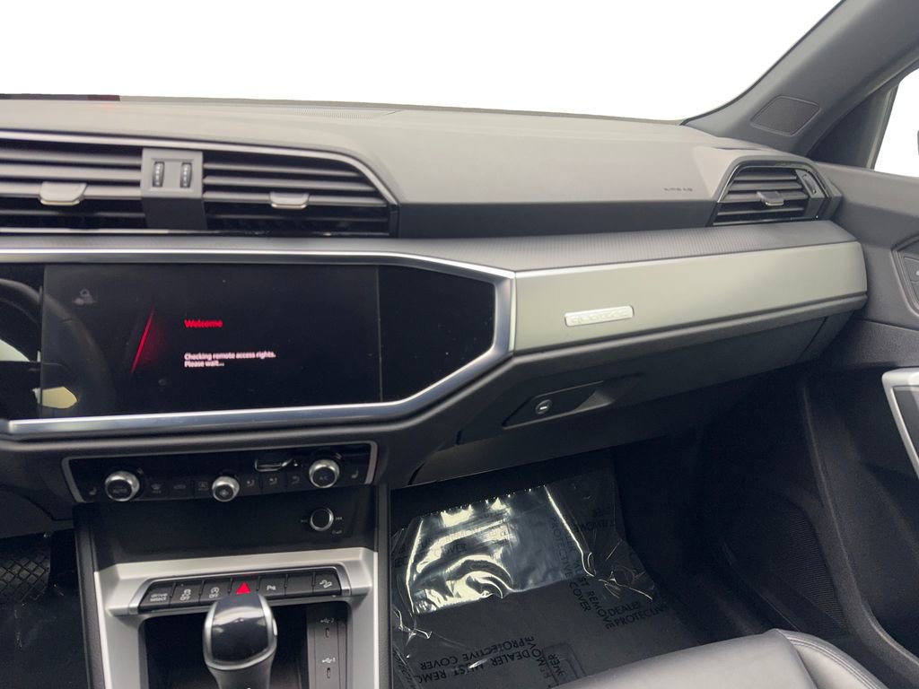 Used 2025 Audi Q3 2.0T Premium image 55
