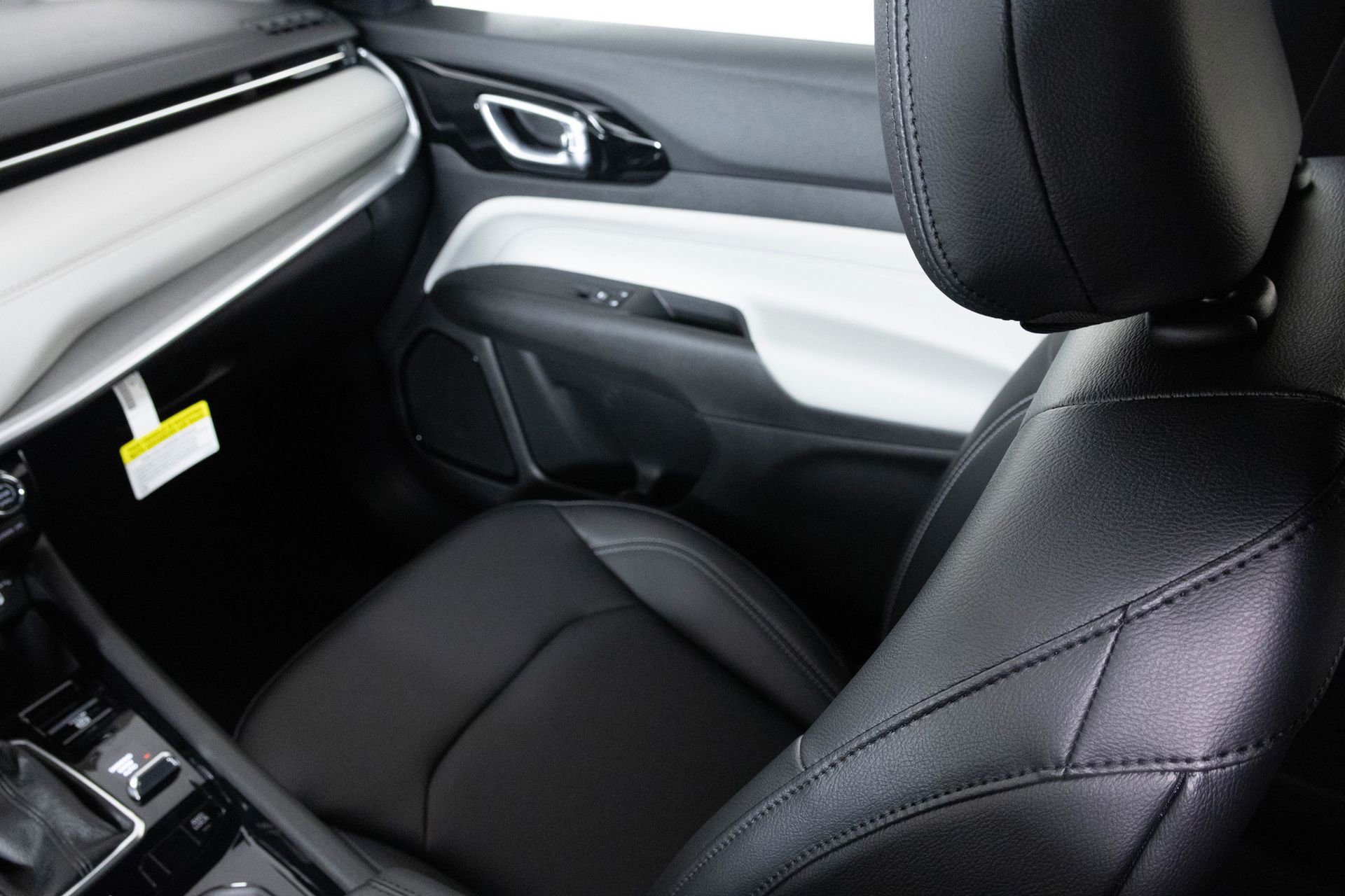 New 2026 Jeep Compass Limited image 32