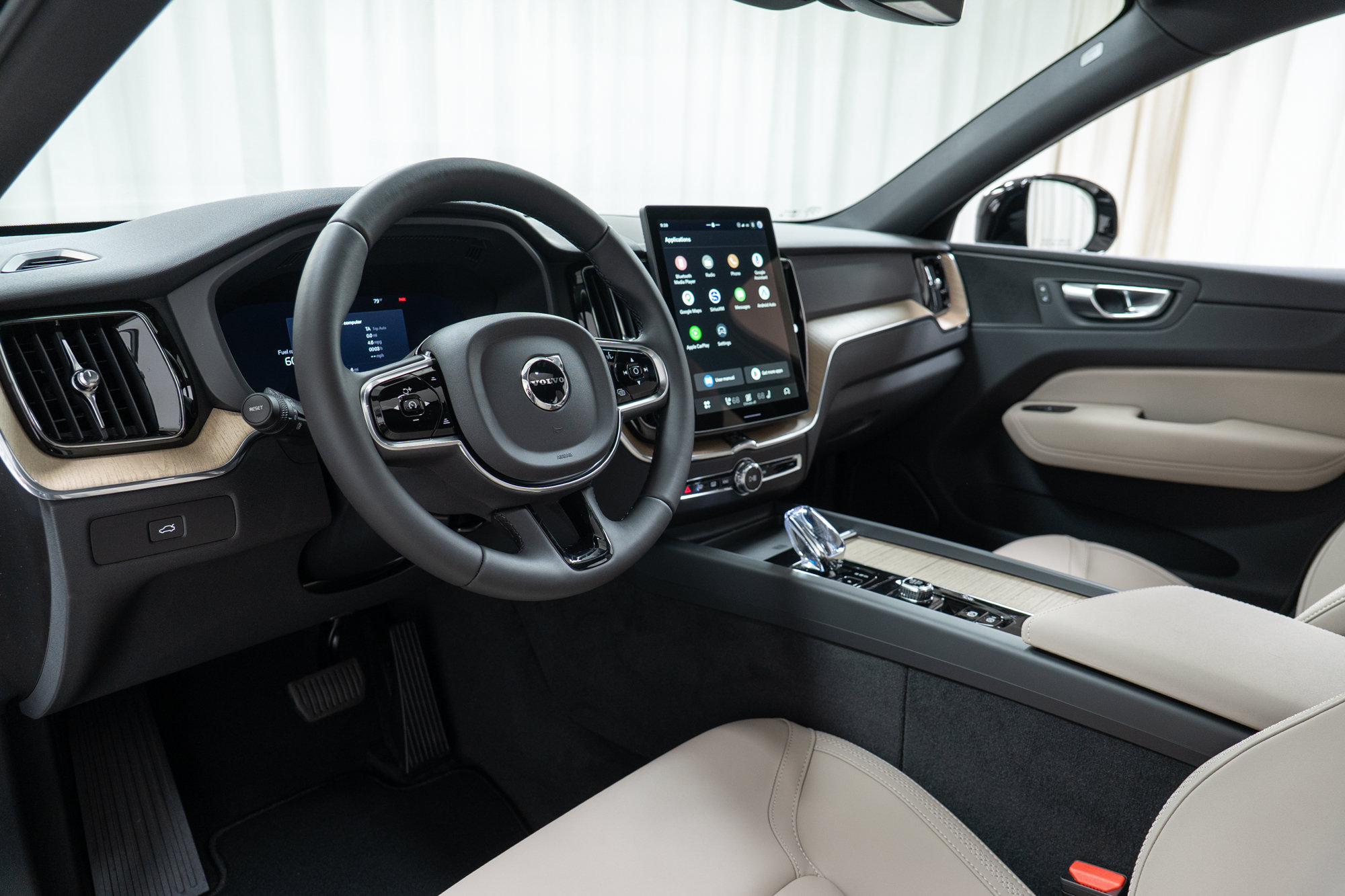 New 2027 Volvo XC60 B5 Core AWD/4WD image 12