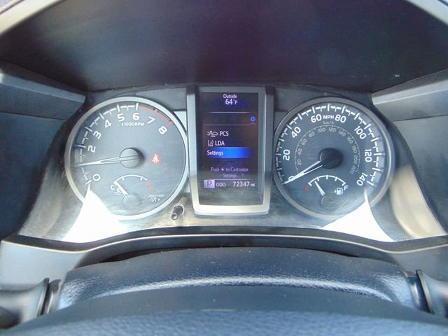 Used 2018 Toyota Tacoma TRD Sport AWD/4WD image 16