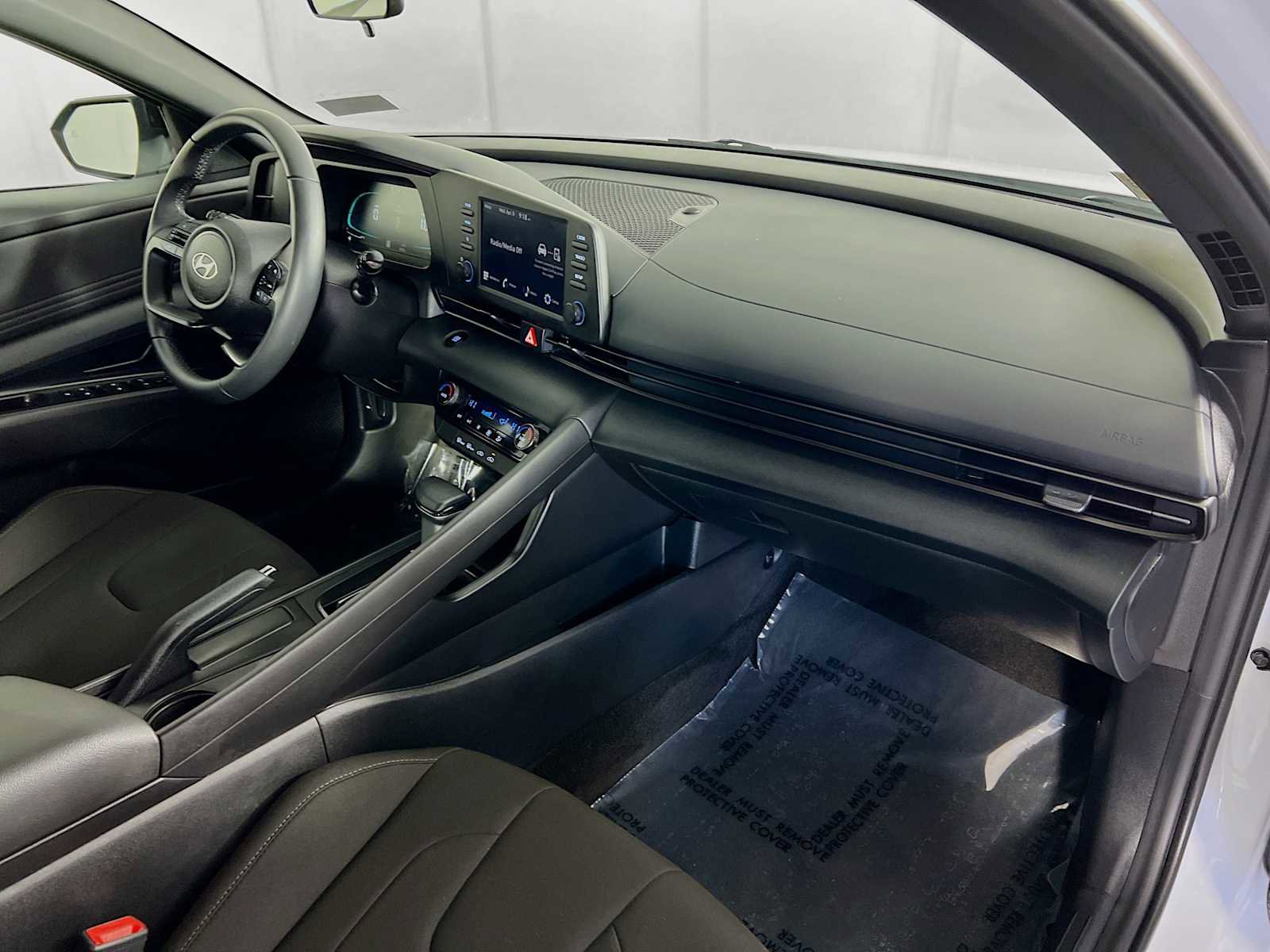 Certified 2025 Hyundai Elantra Sport image 27