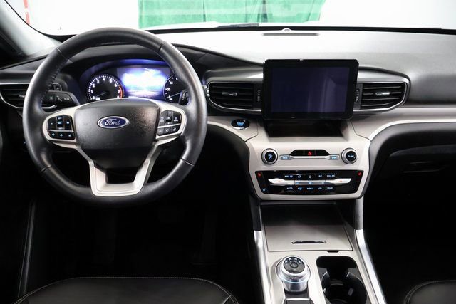 Used 2024 Ford Explorer XLT w/ Equipment Group 202A image 14