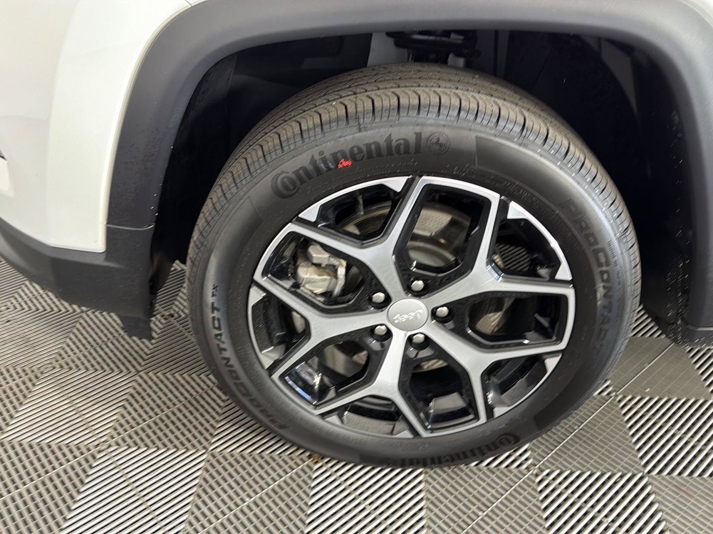 Used 2024 Jeep Compass Limited AWD/4WD image 16