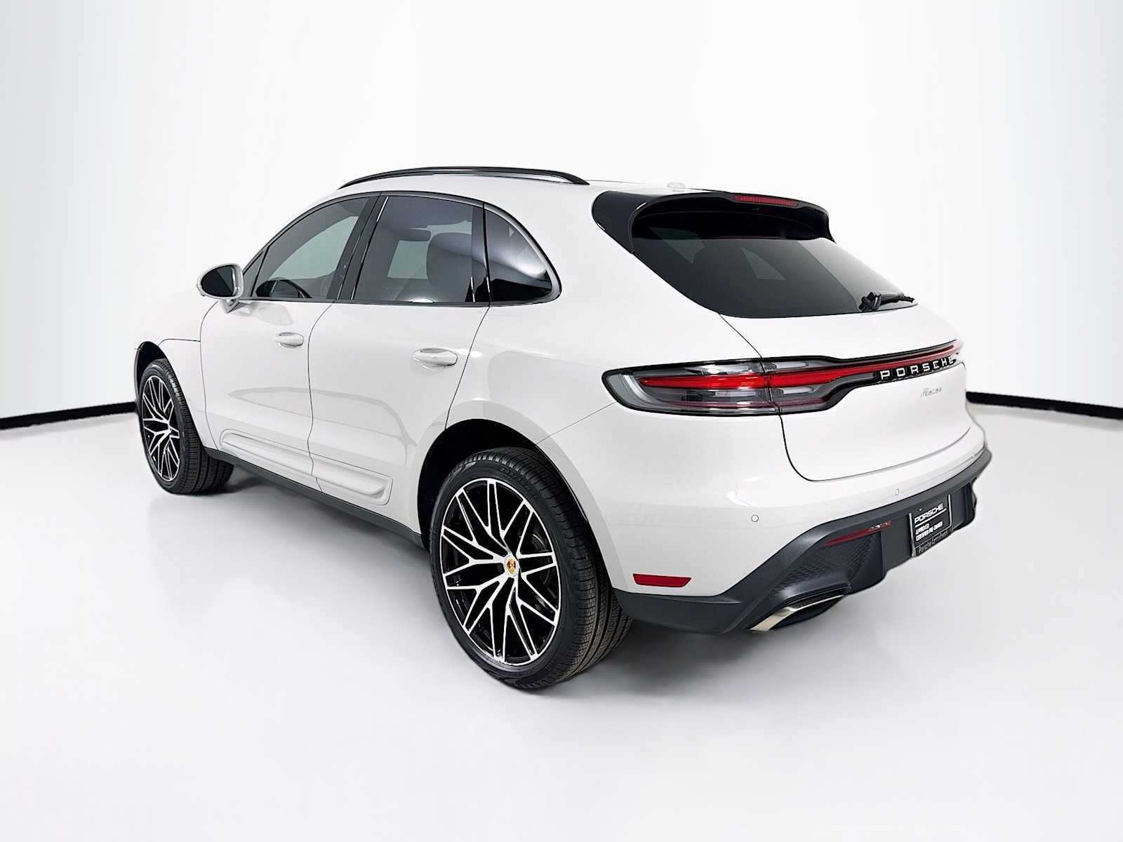 Certified 2025 Porsche Macan image 3