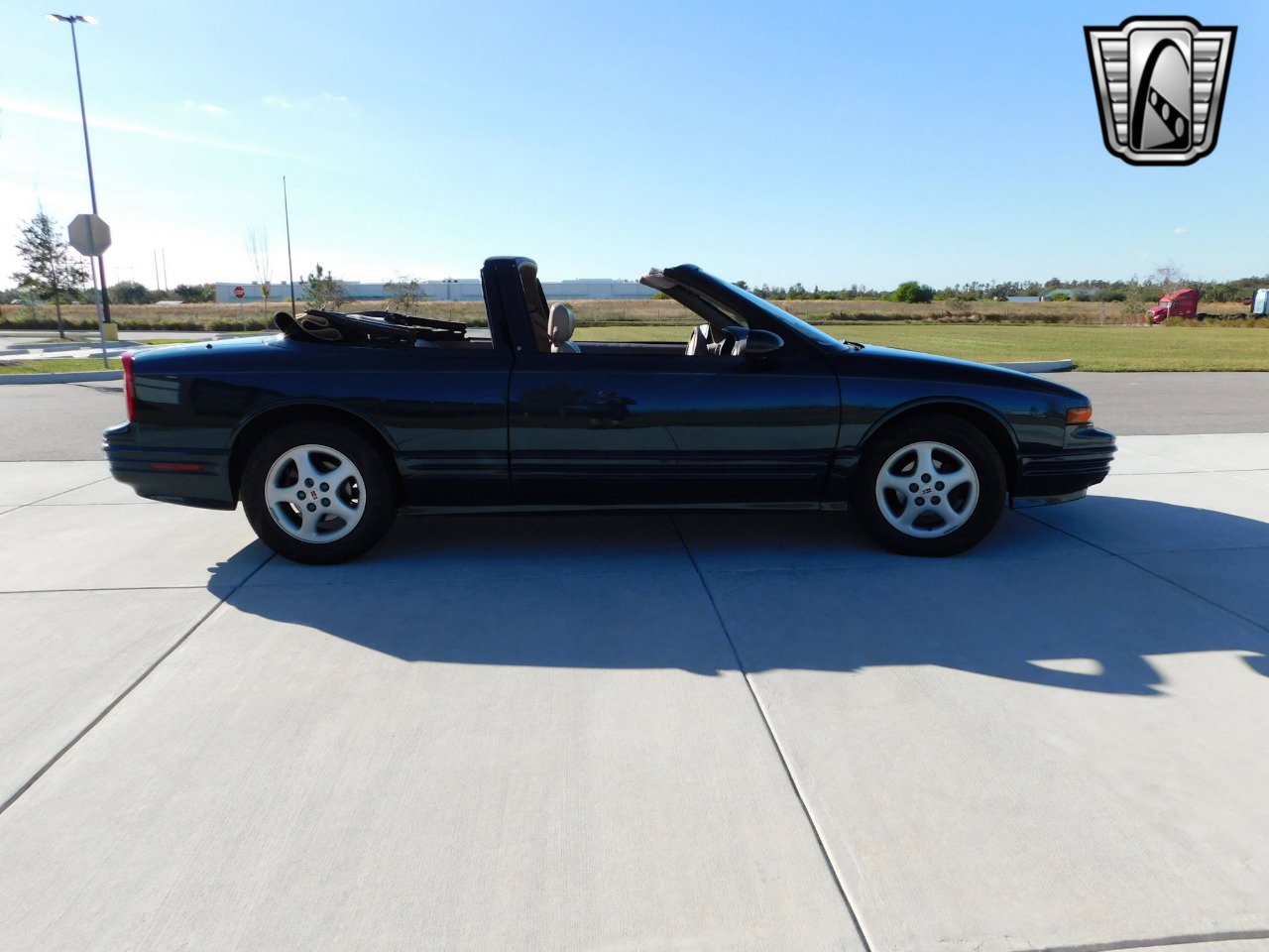 Used 1995 Oldsmobile Cutlass Supreme Convertible image 3