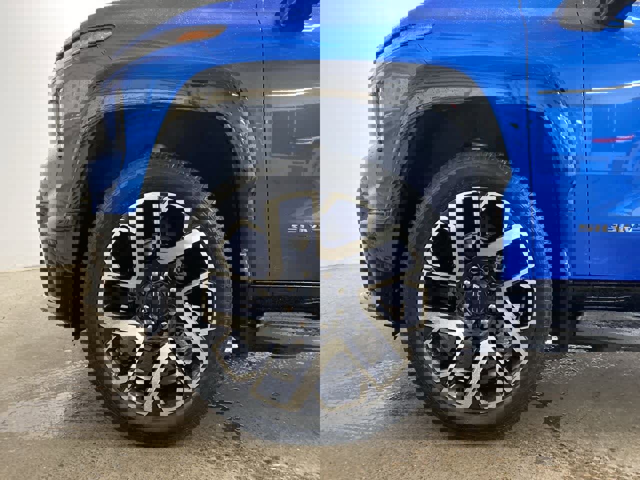 Used 2025 Chevrolet Silverado EV RST image 11