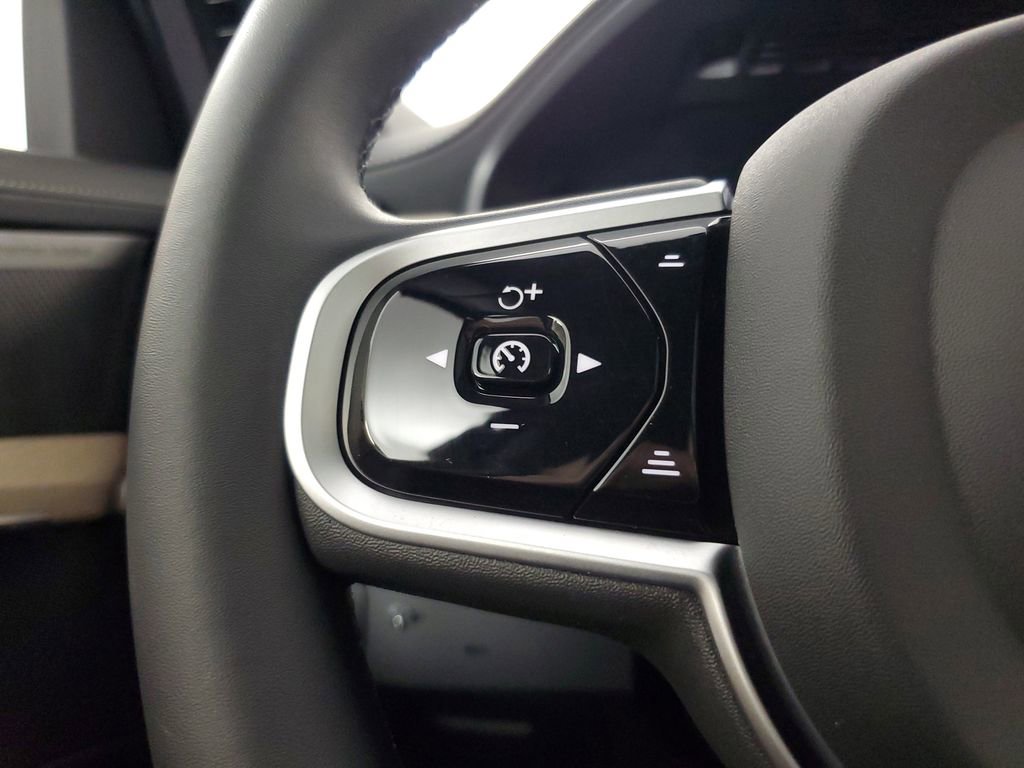 Certified 2026 Volvo XC90 B6 Plus w/ Protection Package Premier image 25