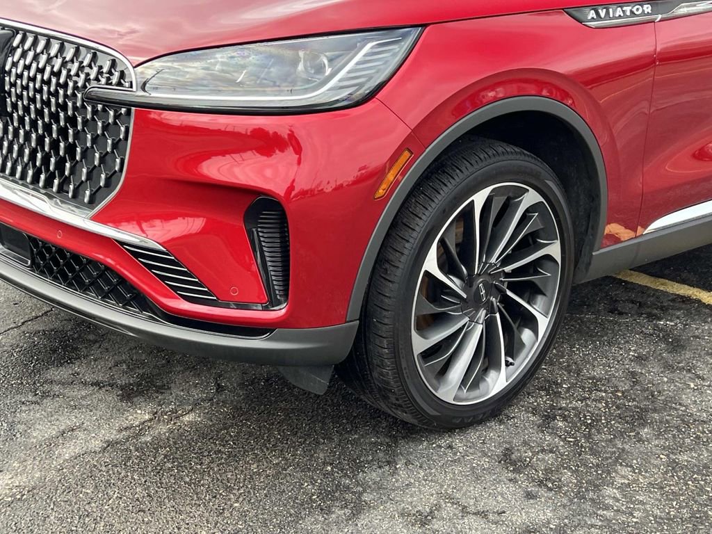 Used 2025 Lincoln Aviator Reserve w/ Equipment Group 201A image 8