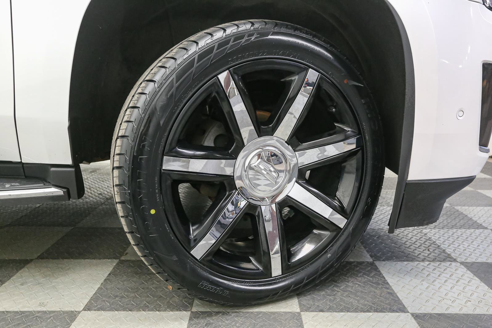 Used 2017 Cadillac Escalade Luxury image 18