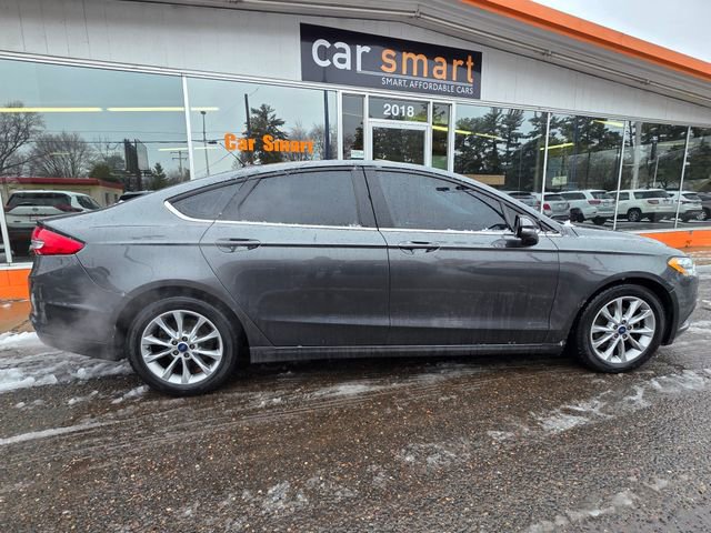 Used 2017 Ford Fusion SE w/ Fusion SE Technology Package FWD image 8