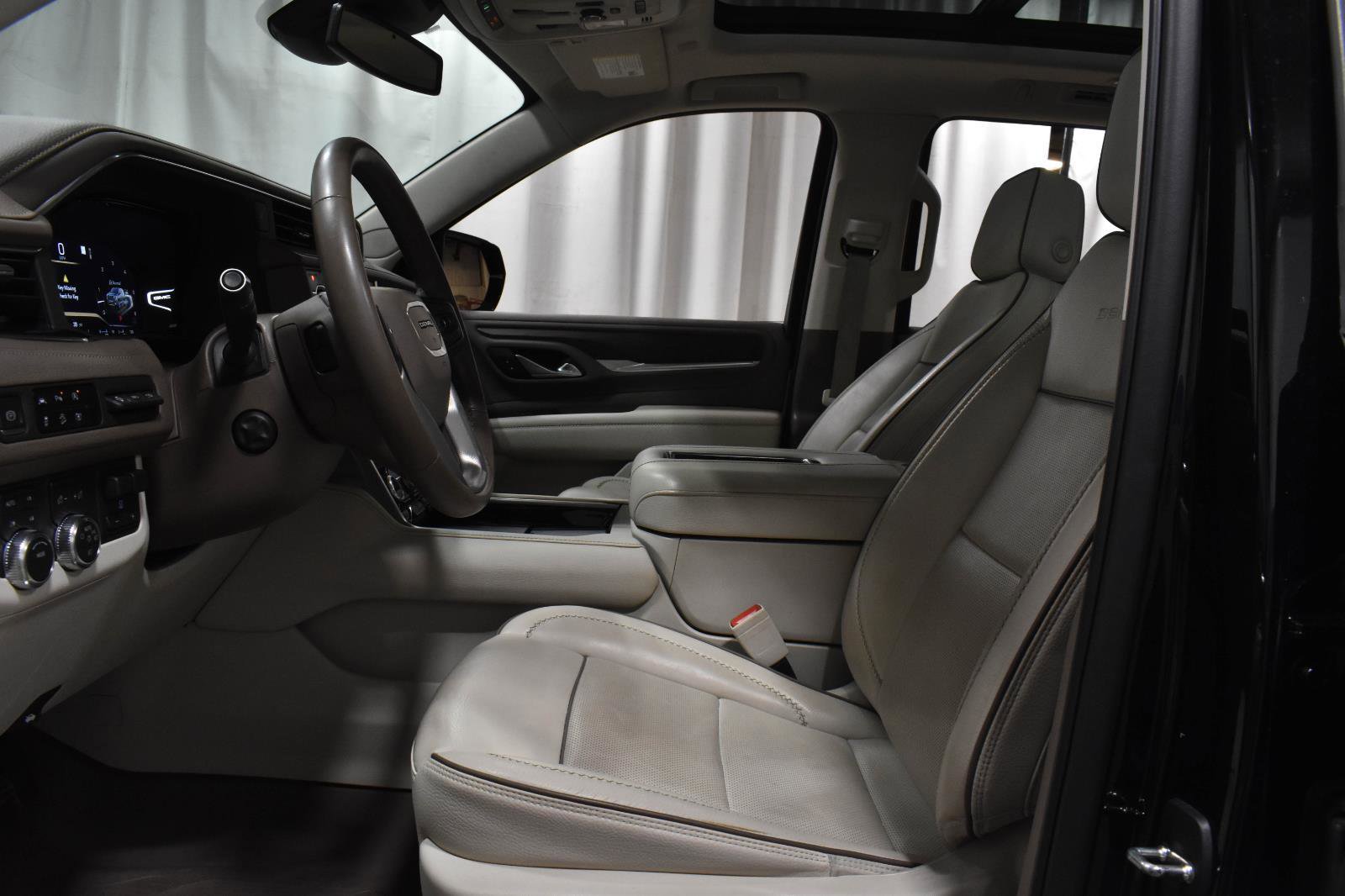 Used 2023 GMC Yukon XL Denali w/ Max Trailering Package image 8