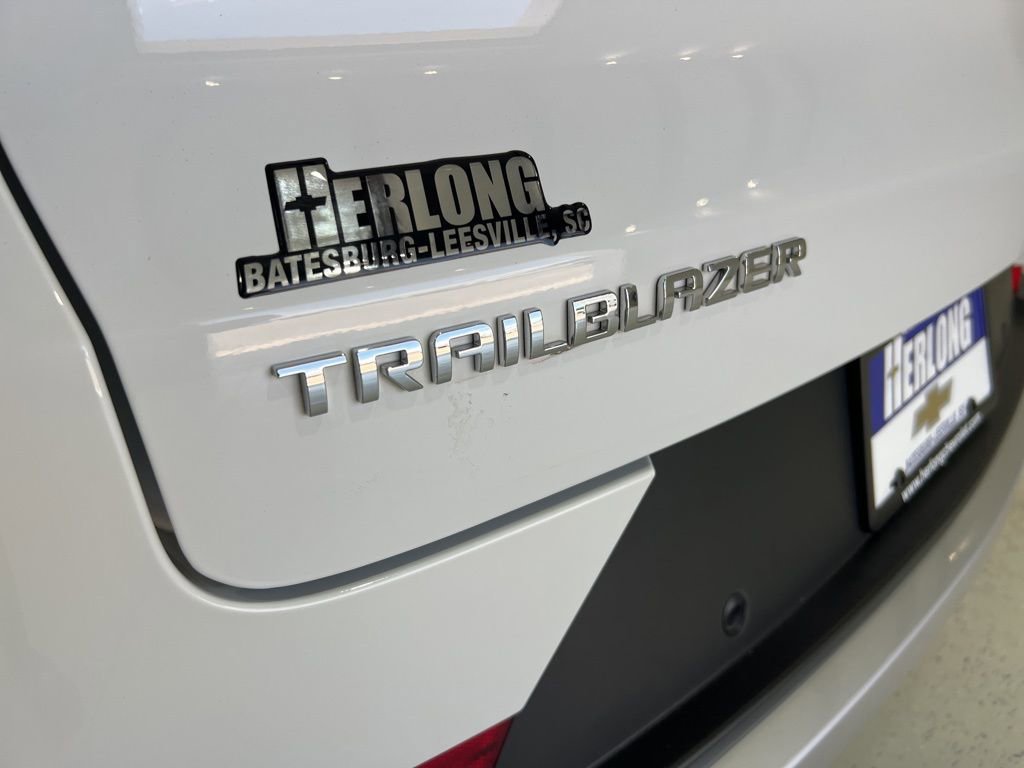 Used 2025 Chevrolet TrailBlazer LT w/ Driver Confidence Package FWD image 28