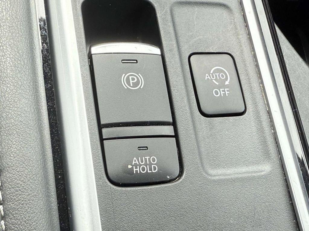 Used 2025 Nissan Pathfinder SV image 25