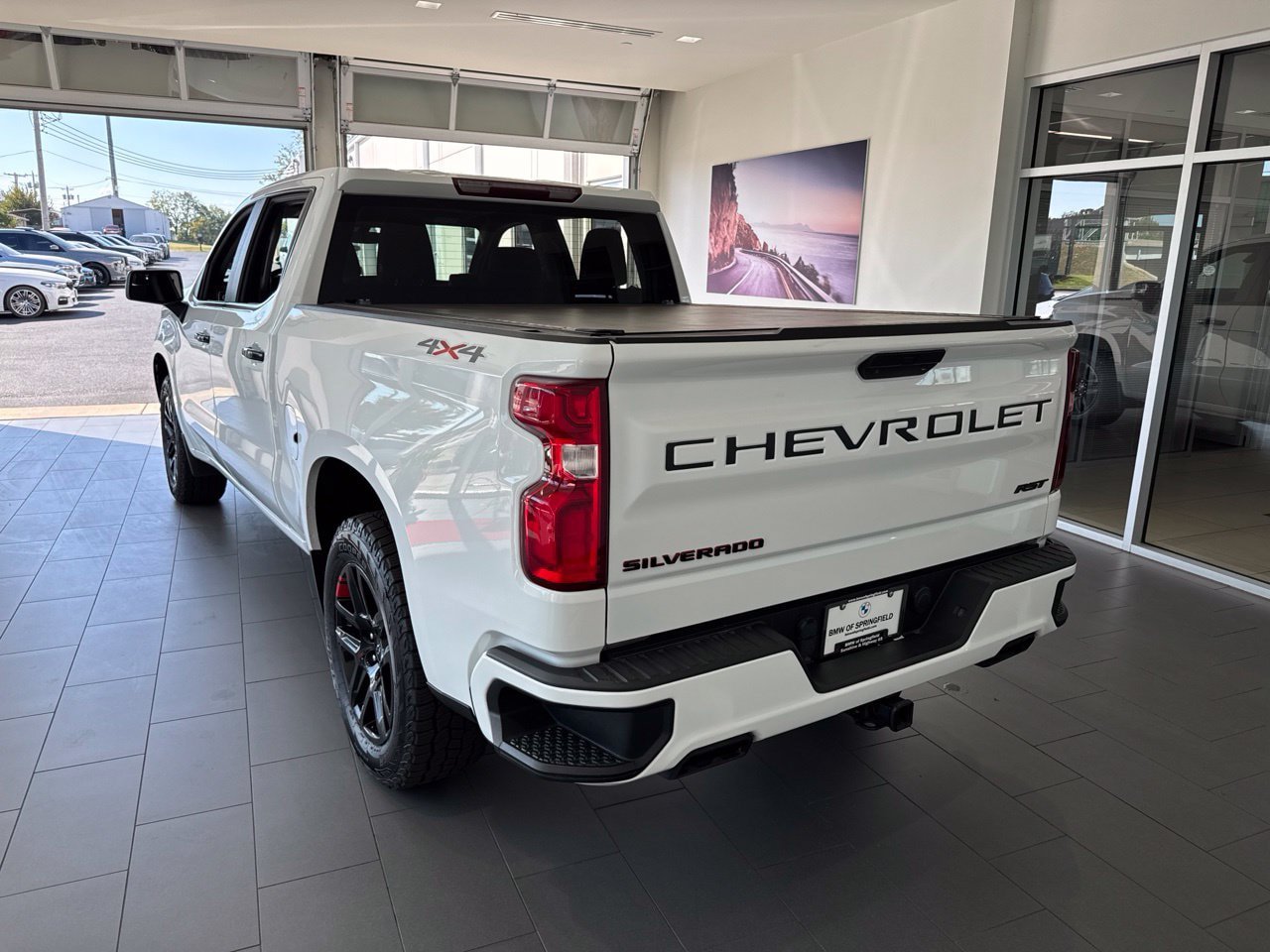 Used 2022 Chevrolet Silverado 1500 RST w/ Redline Edition AWD/4WD image 6