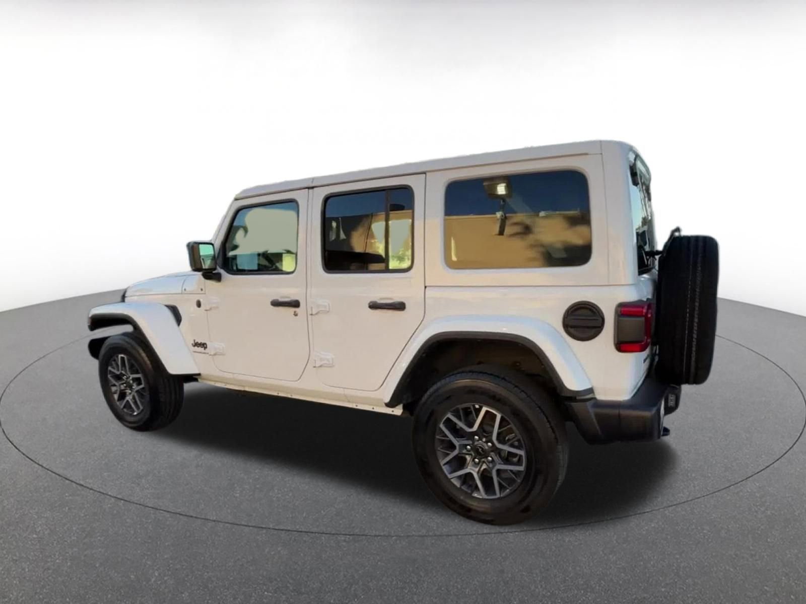 Used 2025 Jeep Wrangler Sahara image 10