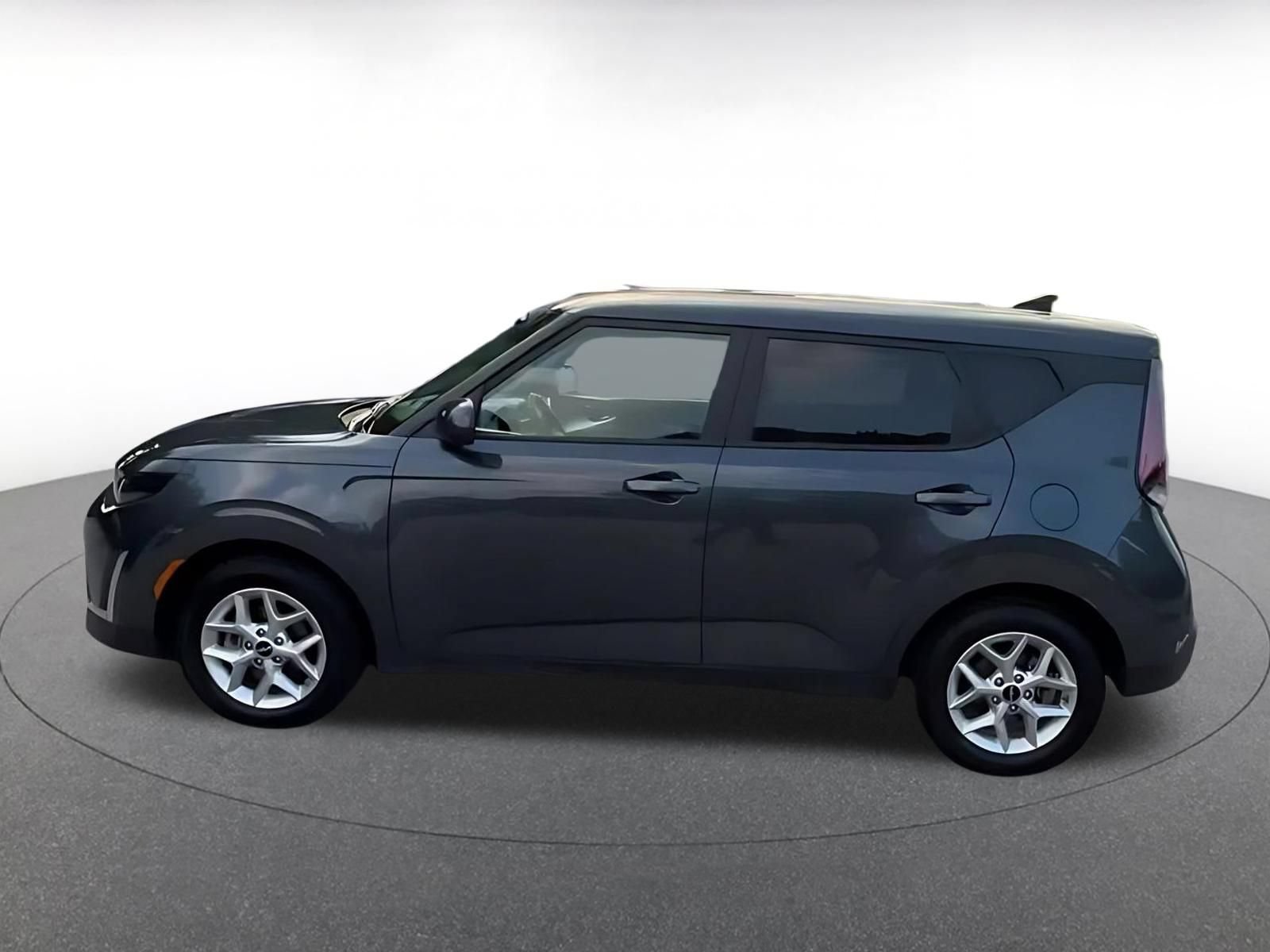 Used 2025 Kia Soul LX w/ LX Technology Package FWD image 8