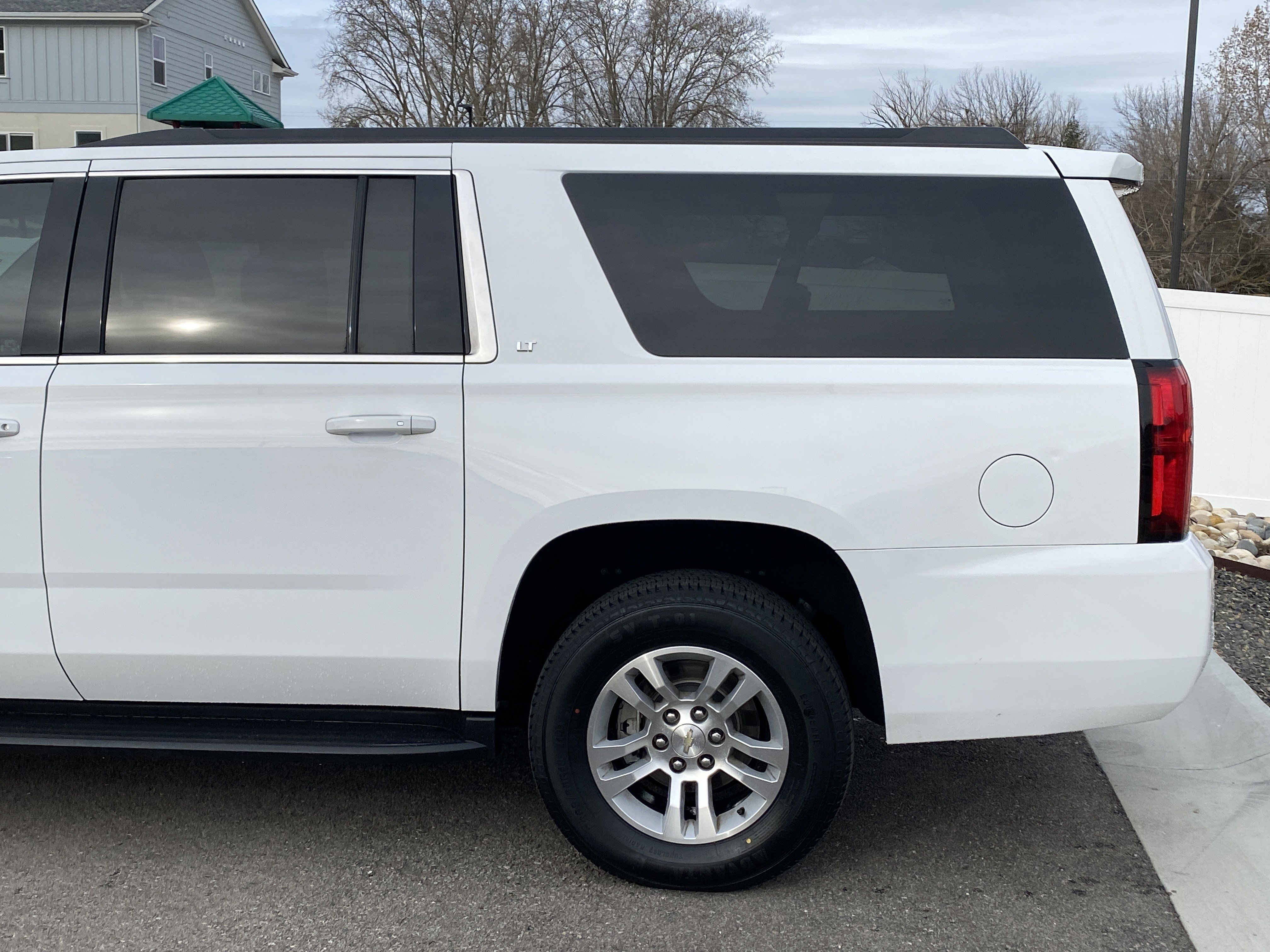 Used 2019 Chevrolet Suburban LT image 4