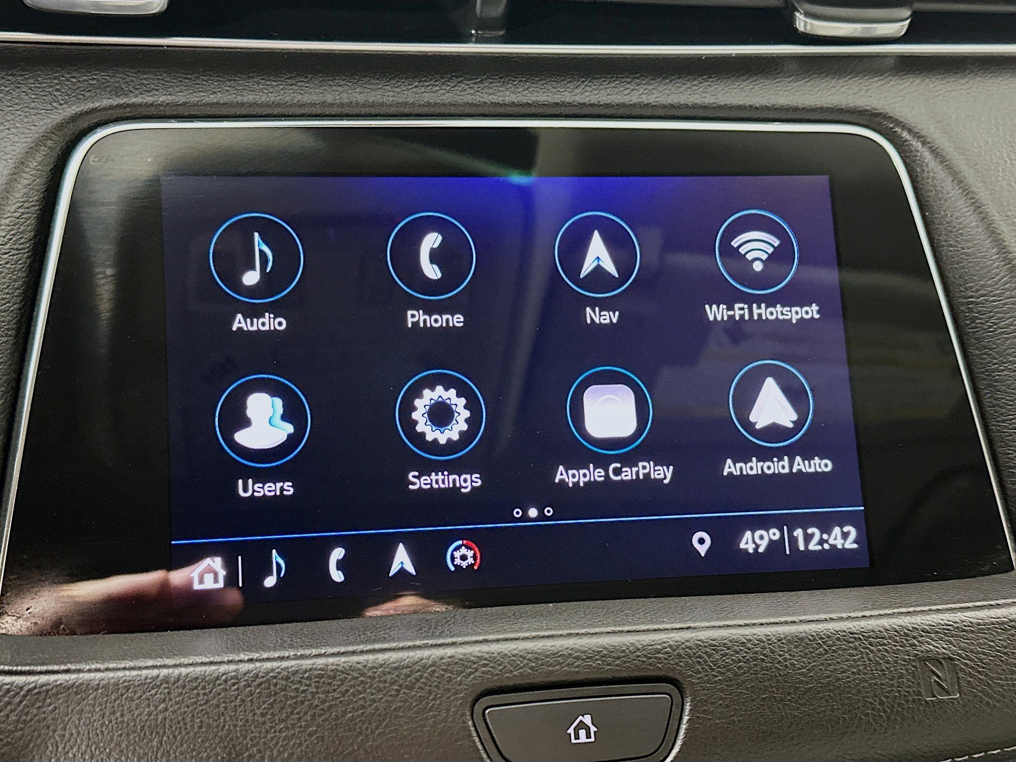 Used 2019 Cadillac XT4 Luxury w/ Cold Weather Package AWD/4WD image 15