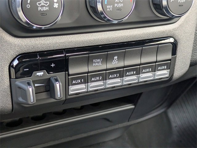 Used 2024 RAM 2500 Tradesman w/ Chrome Appearance Group image 23